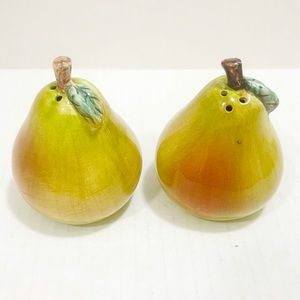 New Russ Pear Salt & Pepper Shaker Set